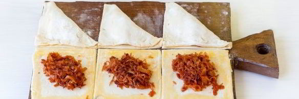 пирожки с капустой из слоеного теста