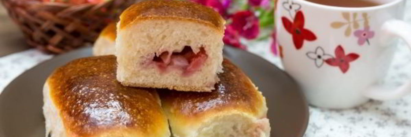 Пирожки с клубникой в духовке