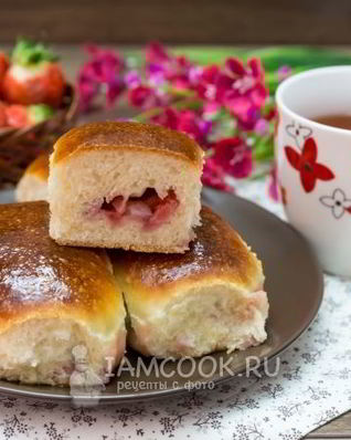 Пирожки с клубникой в духовке
