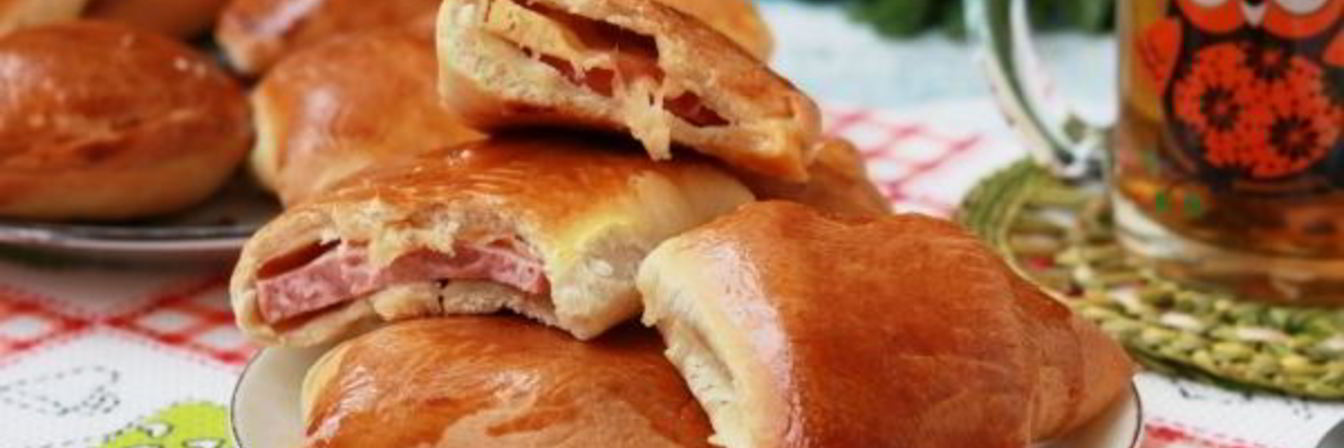 Пирожки с колбасой и сыром