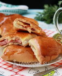 Пирожки с колбасой и сыром