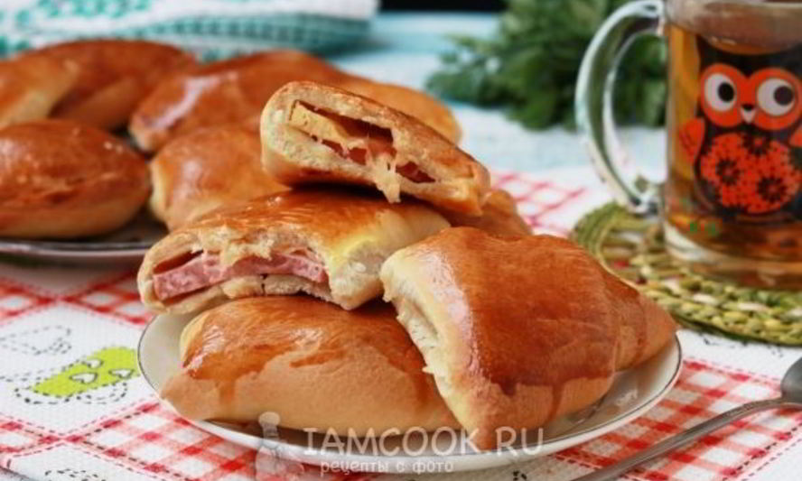 Рецепт пирожков с колбасой и сыром