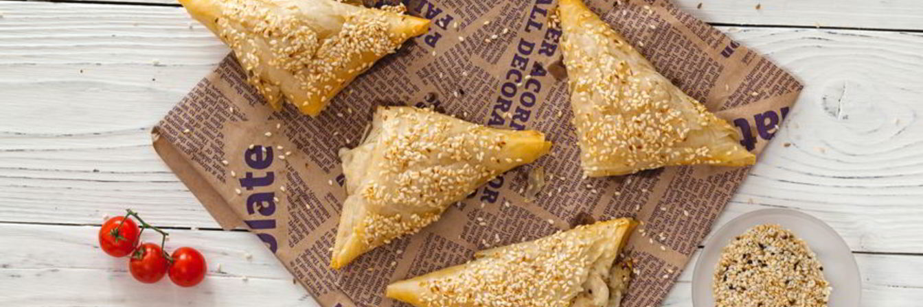 Пирожки с курицей и сыром бри