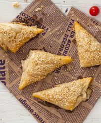 Пирожки с курицей и сыром бри