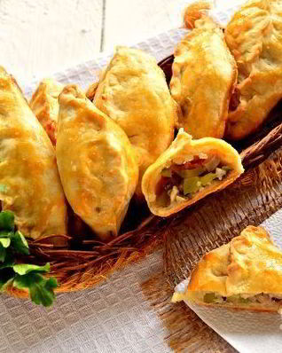 Пирожки с мясом и огурцами