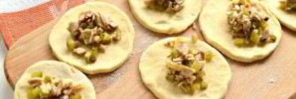 пирожки с мясом и огурцами