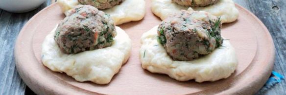 пирожки с печеночным паштетом и картофелем