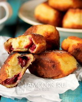 Пирожки с вишней