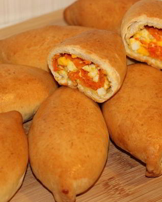 Пирожки с яйцами и морковью