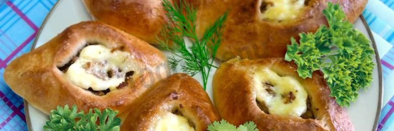 Пирожки Свиха с сыром и мясом