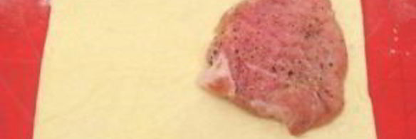 слоеные пирожки с мясом и помидорами