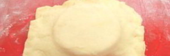 слоеные пирожки с мясом и помидорами