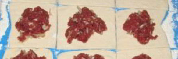слоеные пирожки с мясом