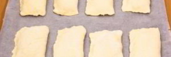 слоеные пирожки с вишней