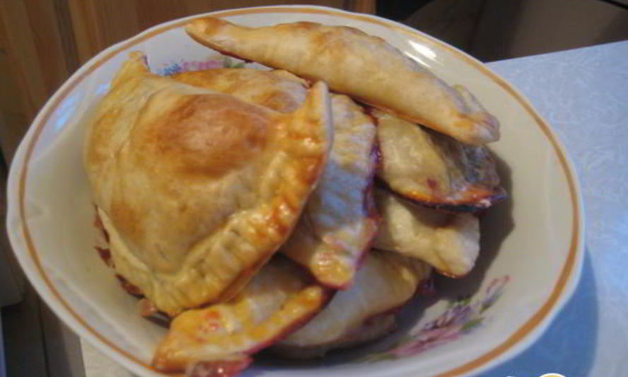 Рецепт слоеных пирожков с ягодами в шоколаде