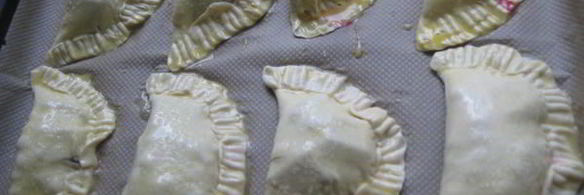 слоеные пирожки с ягодами в шоколаде