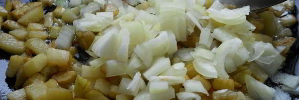 жареные пирожки с картофелем и баклажанами