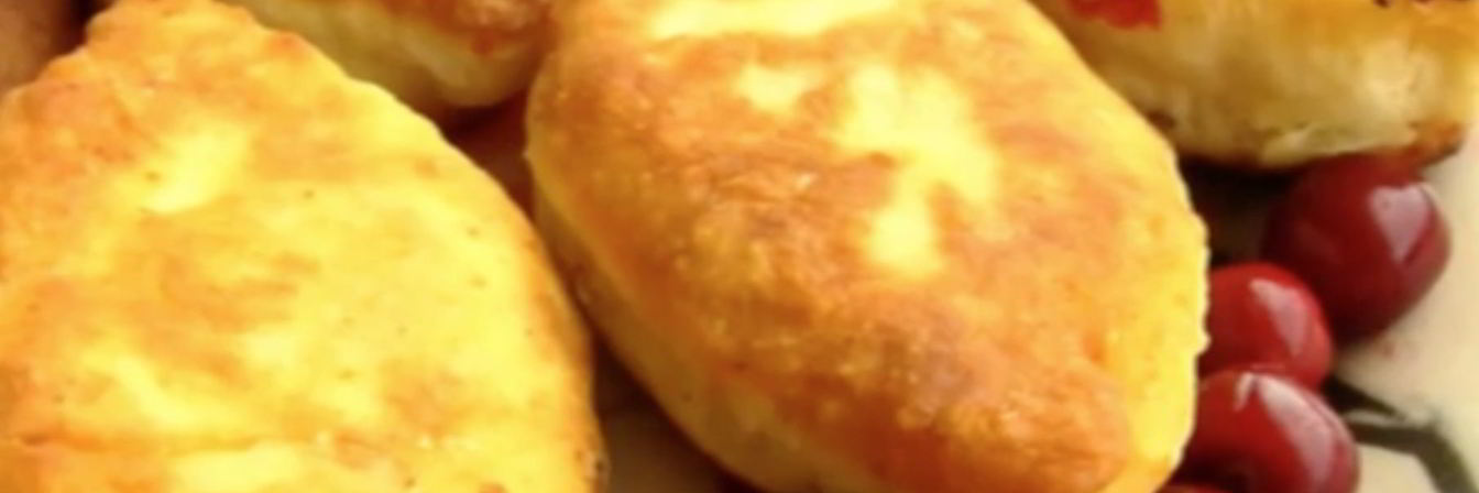 Жареные пирожки с вишней на кефире