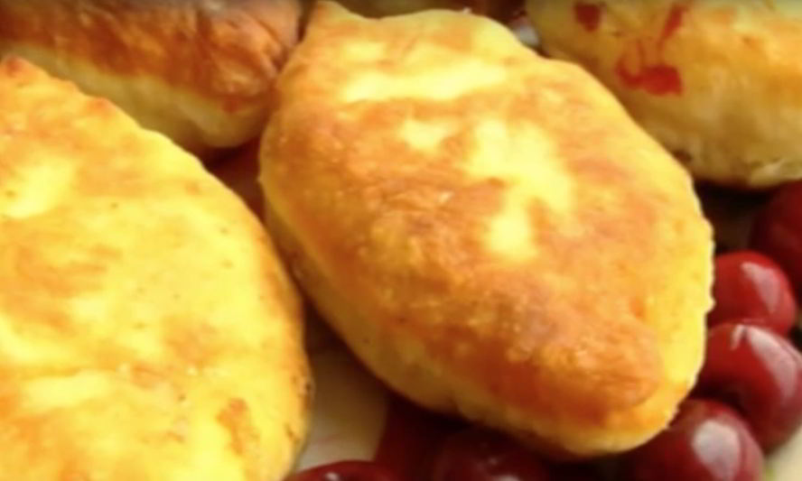 Рецепт жареных пирожков с вишней на кефире