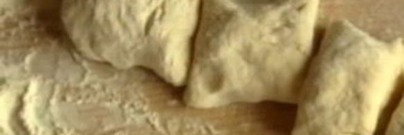 жареные пирожки с вишней на кефире