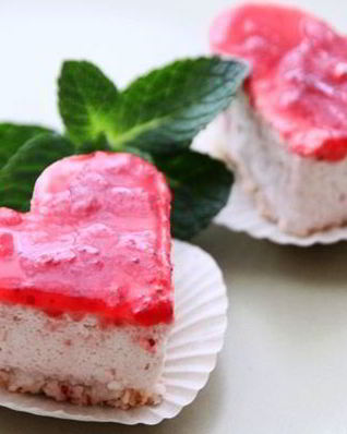 Кокосово-клубничное пирожное