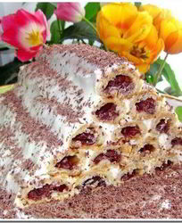 Медовые пирожные с вишнями