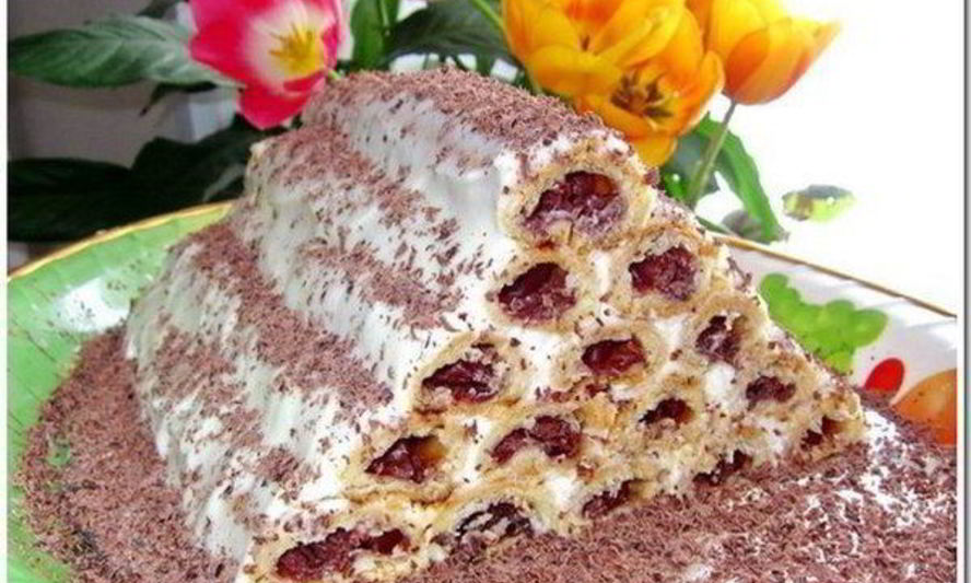 Рецепт медовых пирожных с вишнями