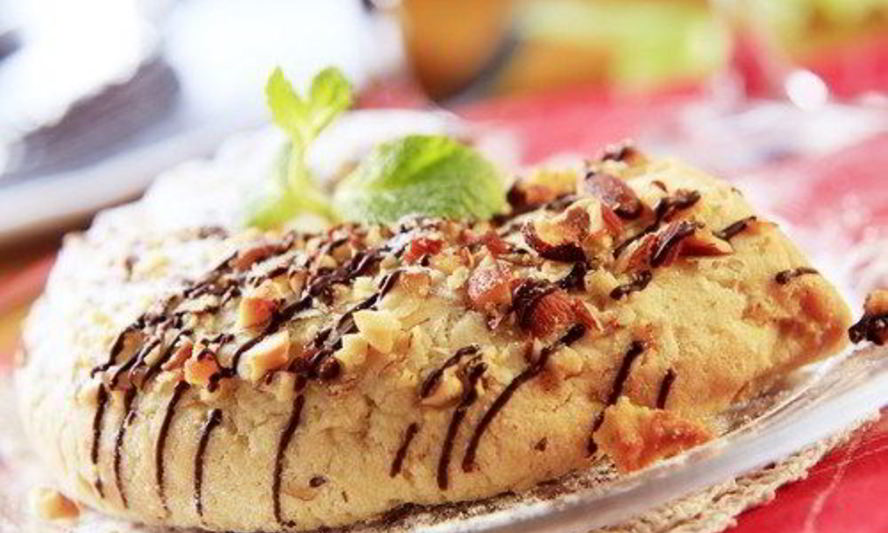 Рецепт миндальных пирожных с карамелью