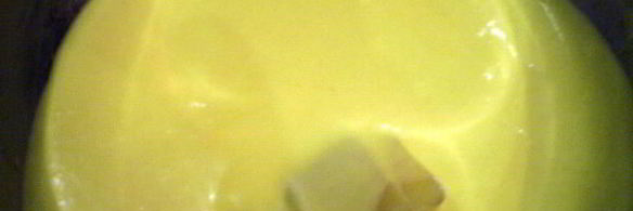 муссовое пирожное с персиком и смородиной