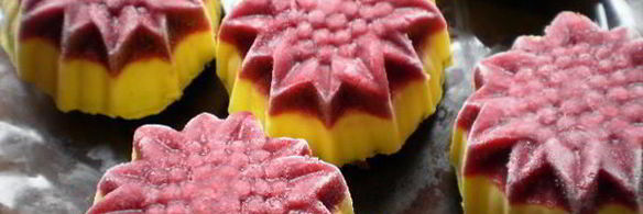 муссовое пирожное с персиком и смородиной