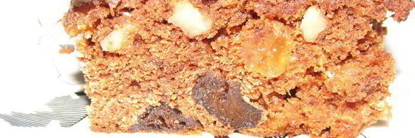 пирожное с черносливом, изюмом и орехами