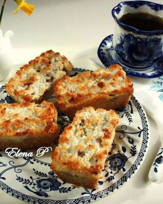 Пирожные с ревенем и кокосом