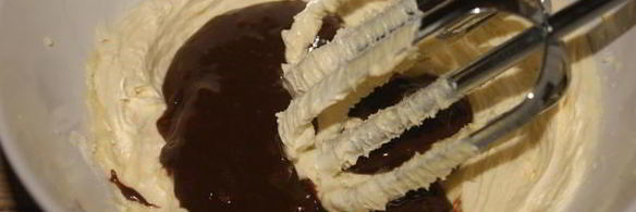 шоколадные пирожные с кремом