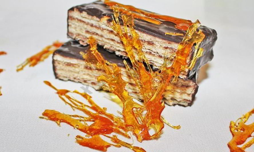 Рецепт украшений из карамели для тортов и пирожных