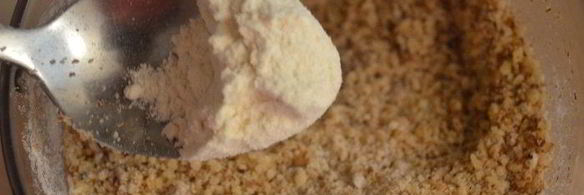 воздушное миндальное пирожное с ванильным ароматом