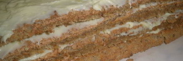 воздушное миндальное пирожное с ванильным ароматом