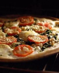 Быстрая пицца с моцареллой