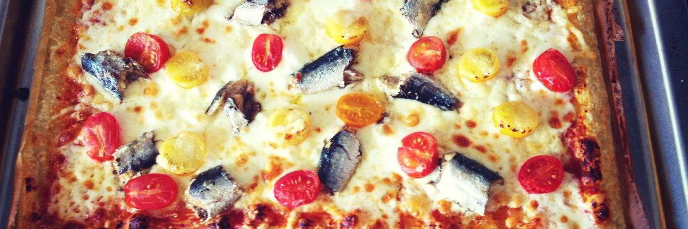 Быстрая пицца с сардинами