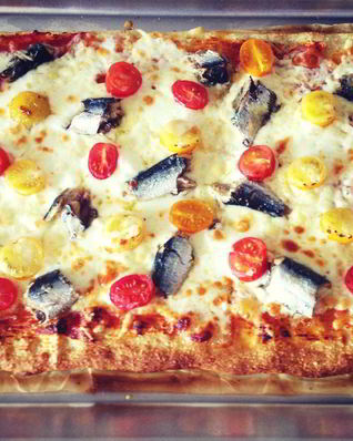 Быстрая пицца с сардинами