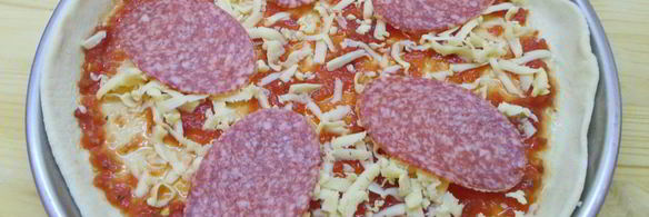 домашняя пицца с копченой колбасой