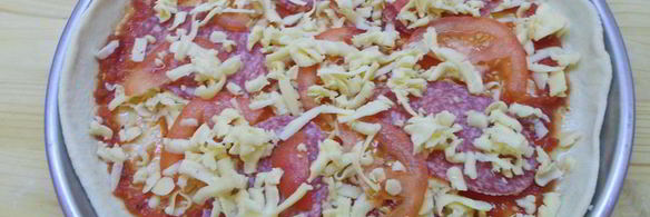 домашняя пицца с копченой колбасой