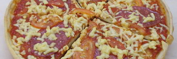 домашняя пицца с копченой колбасой