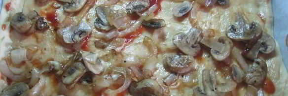 домашняя толстая пицца с грибами