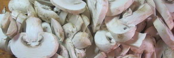 домашняя толстая пицца с грибами