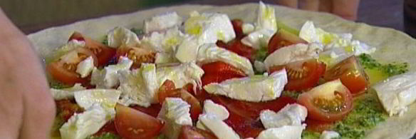 хрустящая пицца с ветчиной, помидорами и перцем