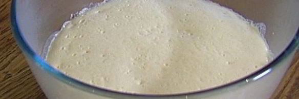 хрустящая пицца с ветчиной, помидорами и перцем