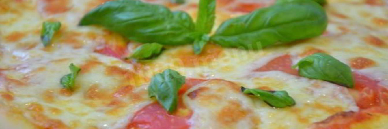 Классическая пицца Маргарита с моцареллой