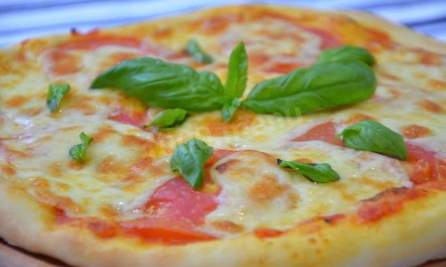 Рецепт классическаи пиццы маргариты с моцареллоя