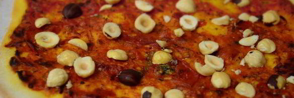 пицца малина с руколой и фундуком