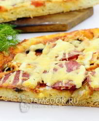 Пицца на дрожжевом тесте с колбасой